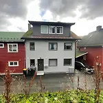 Warm And Charming Centre In דירה