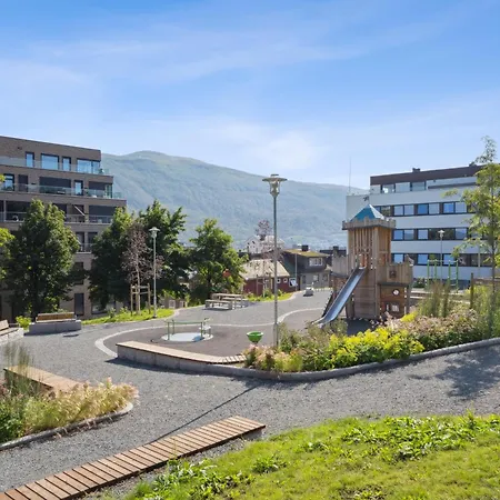 Warm And Charming Centre In Leilighet